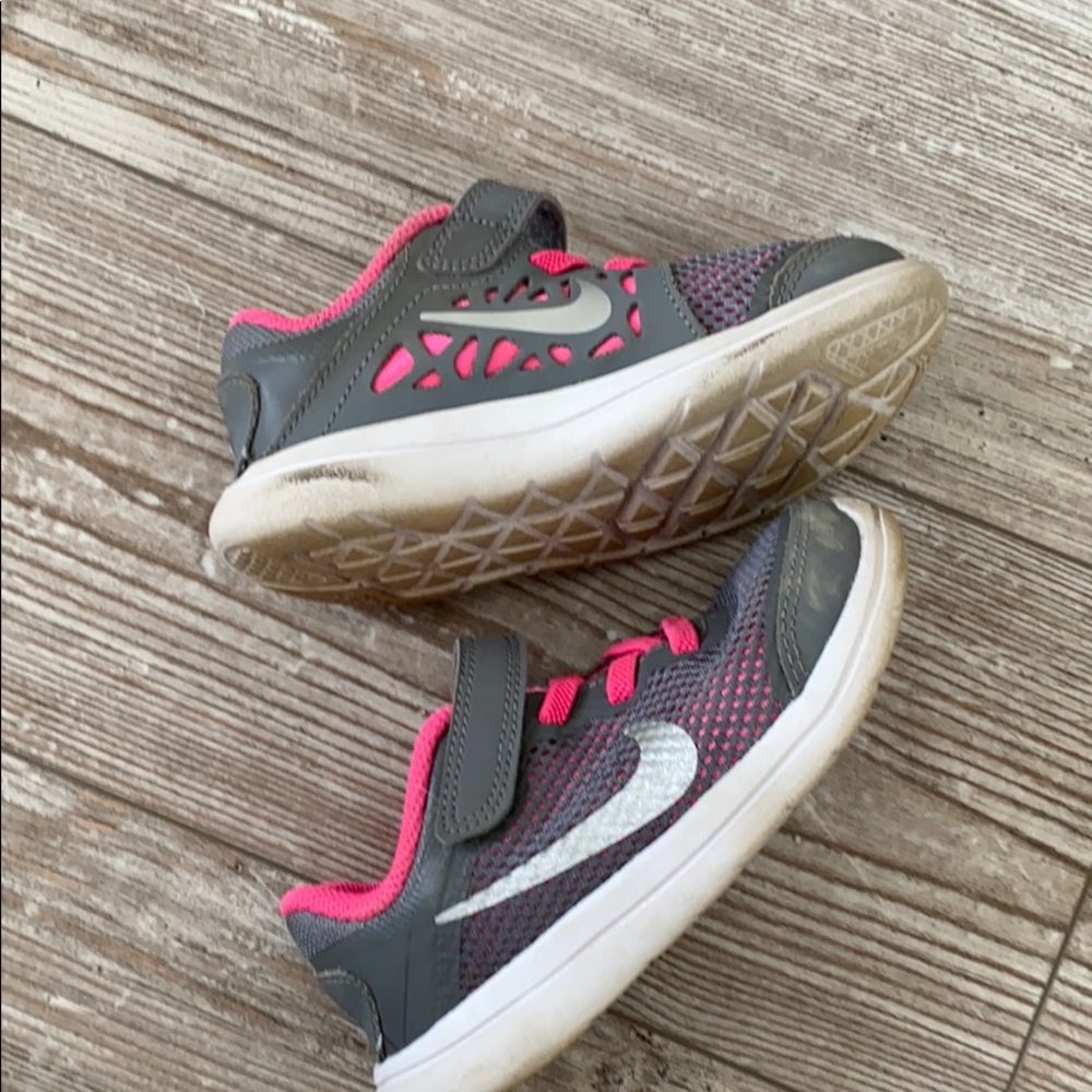 Gray/pink toddler Nike sneakers 9c